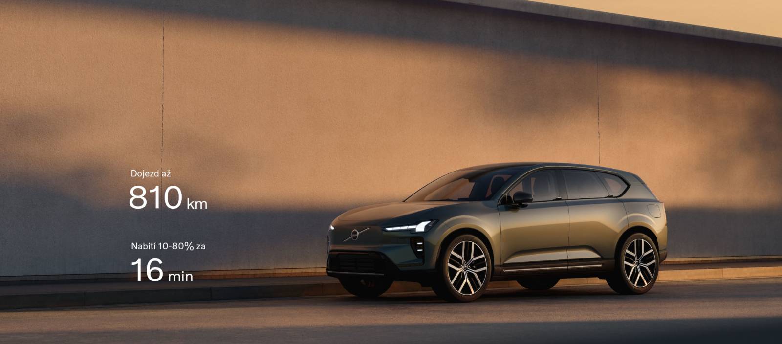 Volvo EX60 čekající na testovací jízdu