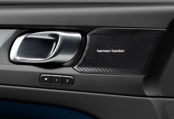 audiosystém Harman and Kardon